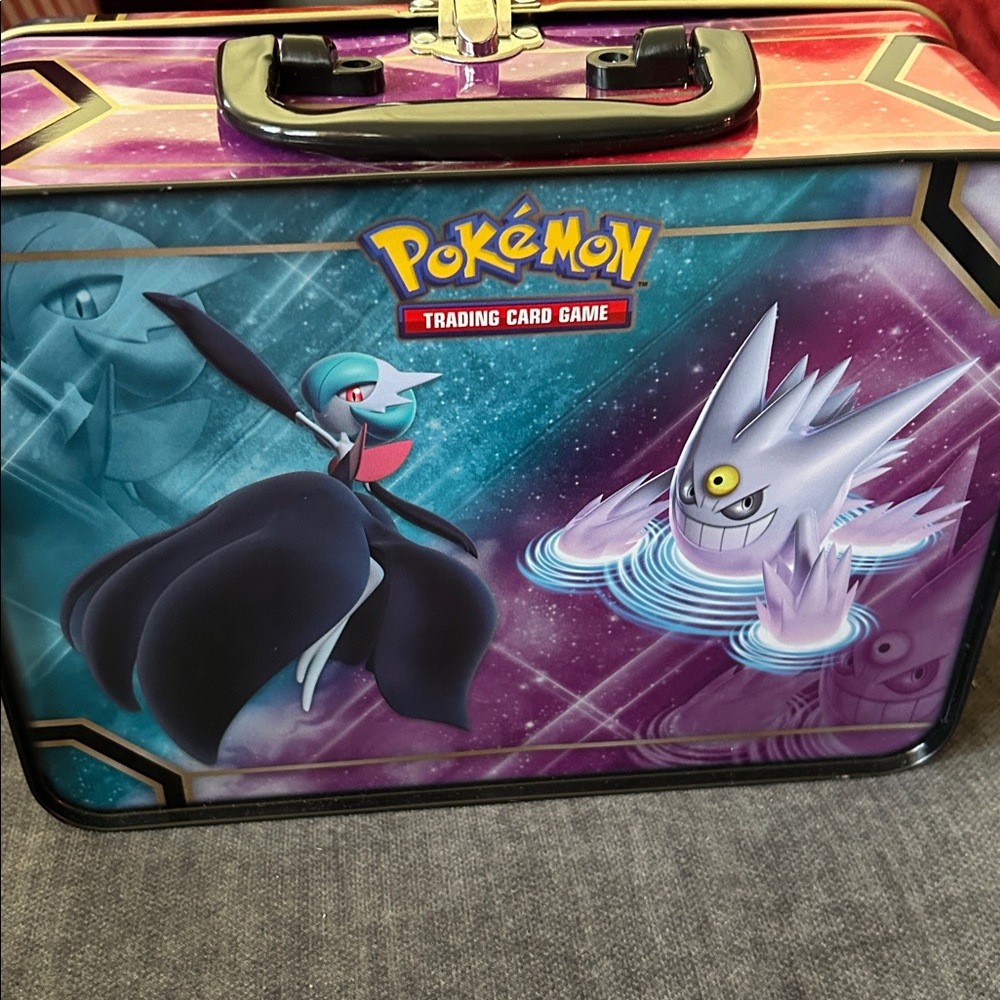 Pokemon Red and Blue Trading Card Tin with cards - Picture 3 of 4